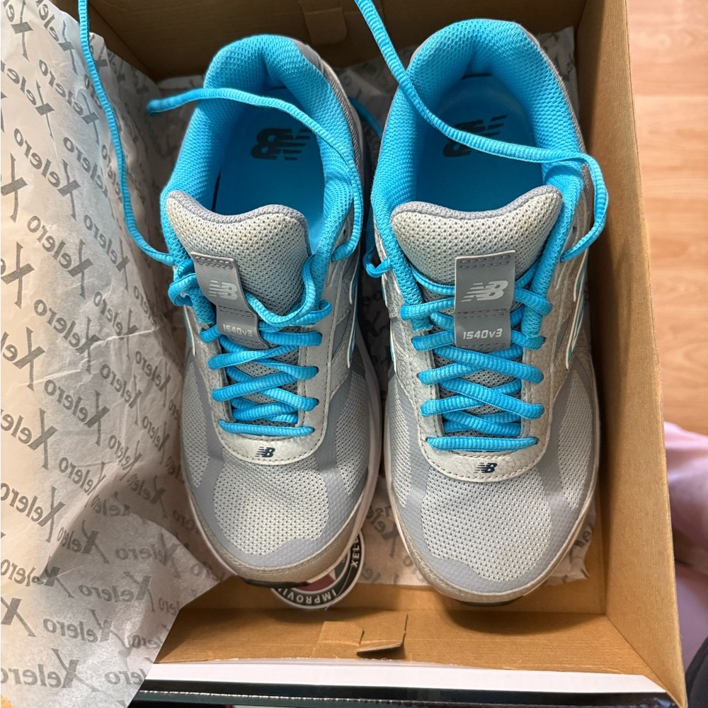 New Balance 1540v3 Silver Polaris Women’s 7.5 B Worn 3-4 times